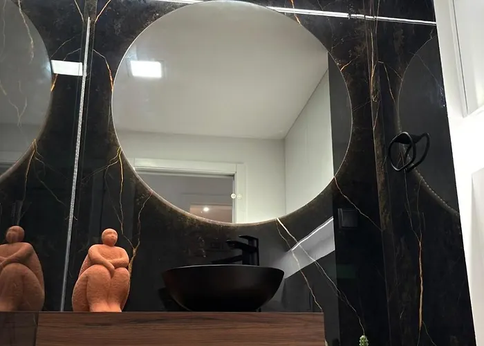 아파트 Luxury Apartament Next To Savoy