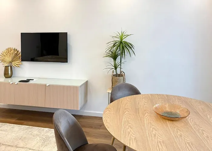 Luxury Apartament Next To Savoy 아파트 푼샬