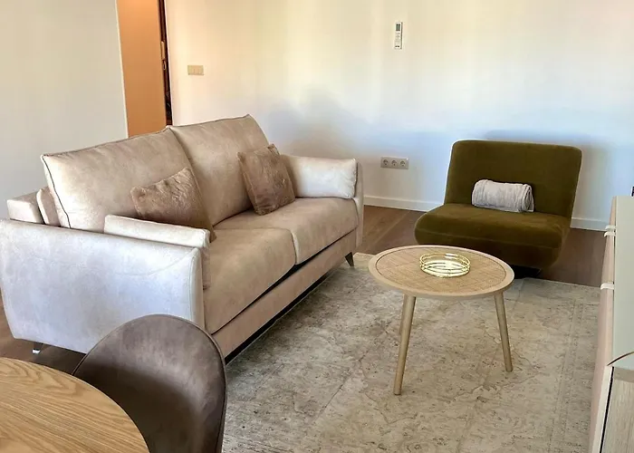 아파트 Luxury Apartament Next To Savoy