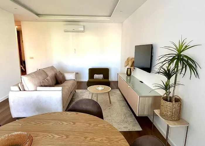 Luxury Apartament Next To Savoy 아파트