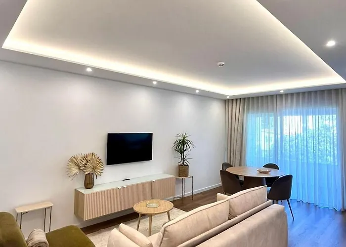 Luxury Apartament Next To Savoy * 푼샬