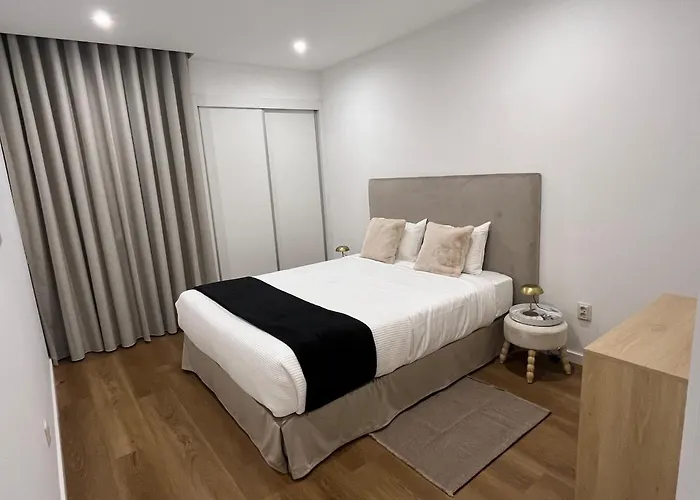 Luxury Apartament Next To Savoy Apartment