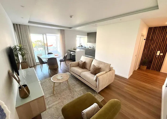 Luxury Apartament Next To Savoy Apartment