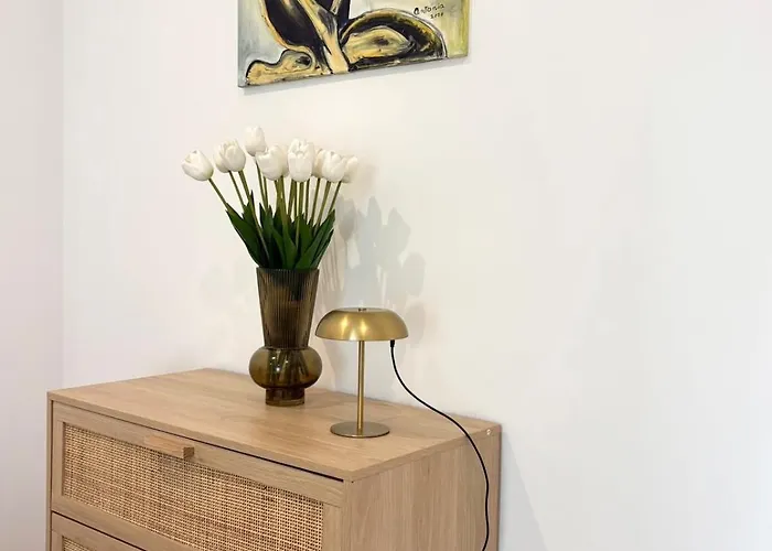 Luxury Apartament Next To Savoy דירה