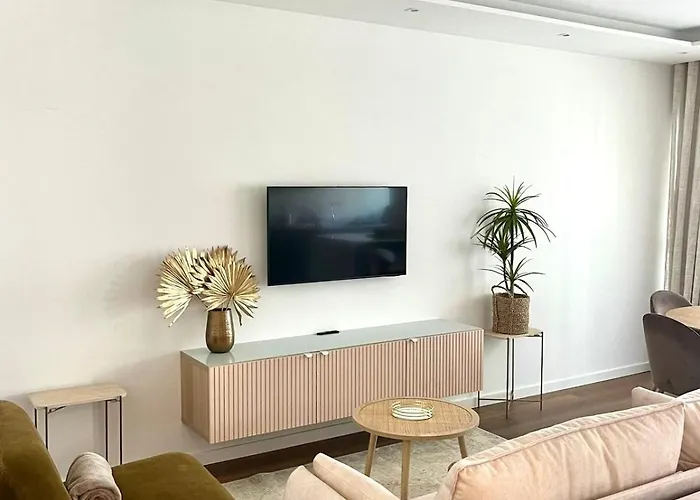 דירה Luxury Apartament Next To Savoy פונשל