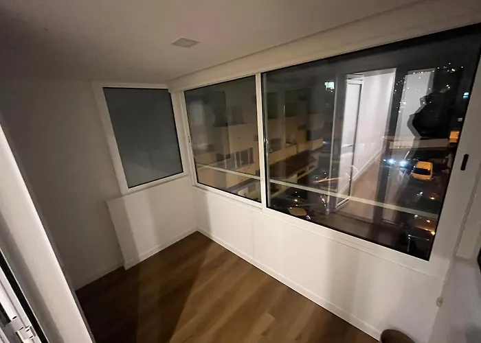 Luxury Apartament Next To Savoy דירה *