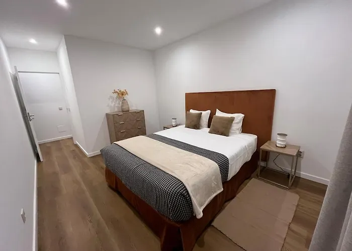 Luxury Apartament Next To Savoy דירה