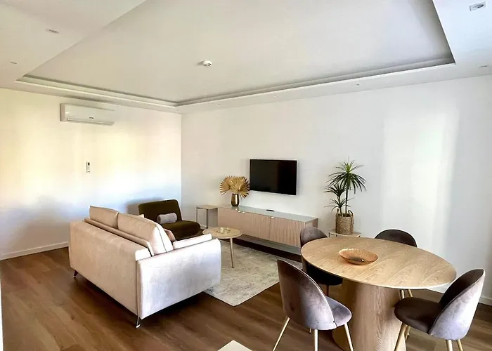 Luxury Apartament Next To Savoy פונשל